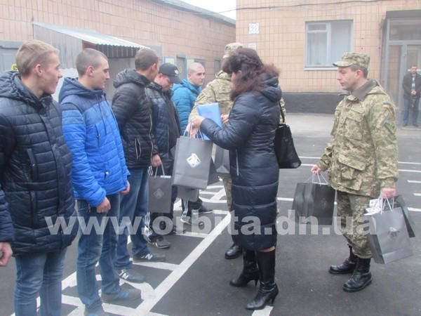 Первая партия призывников Красноармейско-Селидовского военкомата отправилась в армию