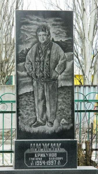 Самые необычные памятники на кладбищах Донецка