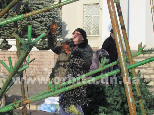 Главная новогодняя елка Красноармейска простояла более полутора месяцев