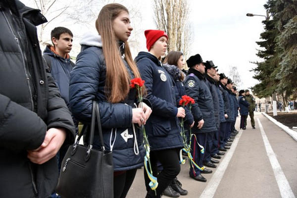 В Красноармейске торжественно открыли памятную доску героически погибшему милиционеру