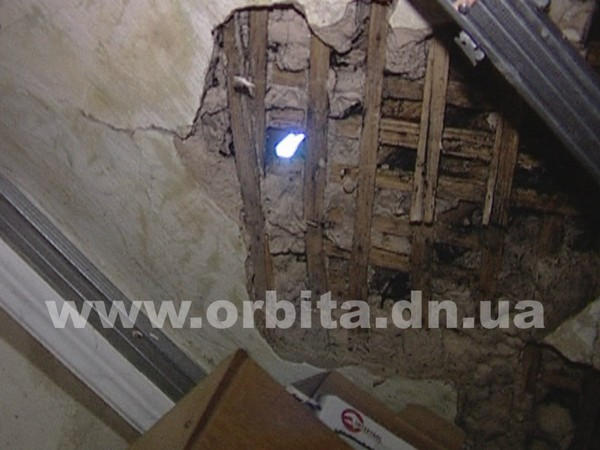 Житель Димитрова, который остался без крыши над головой, нуждается в помощи