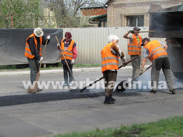 В Красноармейске ремонтируют дороги: планируют освоить 7 миллионов гривен
