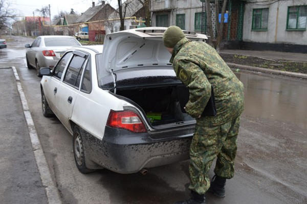 Дончанин пытался провезти через блокпост в Красноармейске килограмм золота