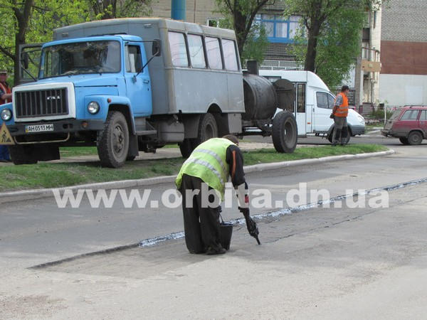 В Красноармейске ремонтируют дороги: планируют освоить 7 миллионов гривен