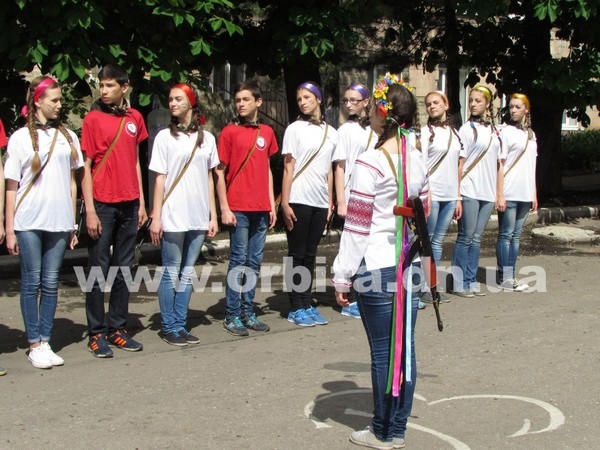 В Покровске (Красноармейске) школьники приняли участие в военно-патриотической игре