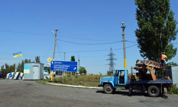 Блокпост на въезде в Покровск приводят в порядок