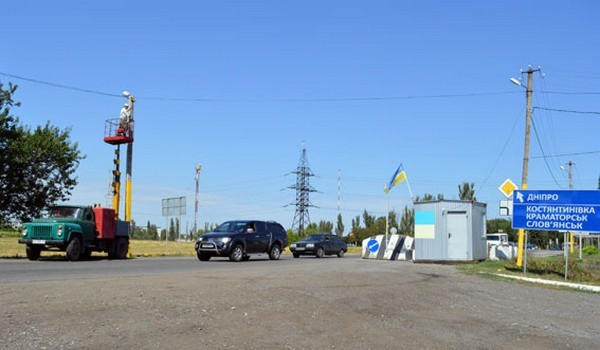 Блокпост на въезде в Покровск приводят в порядок