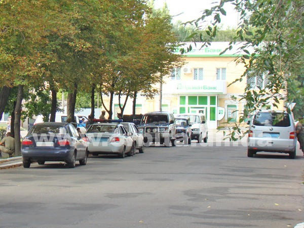 Взрыв в автомобиле военных переполошил жителей Покровска