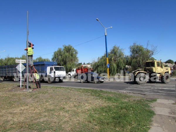 В Покровске началась установка современных светофоров