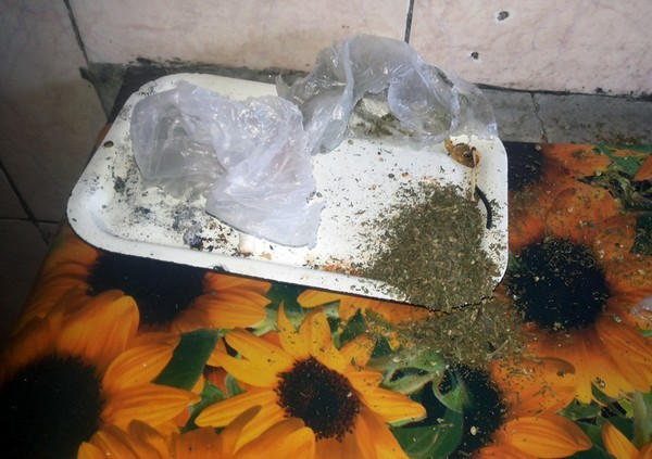 Нарколюбитель из Новогродовки заявил, что употребляет наркотики только дома, но это его не спасло