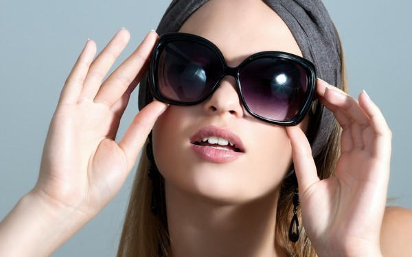 Женские брендовые солнцезащитные очки