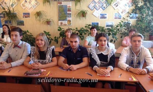 В школах Селидово и Украинска праздник Первого звонка оказался юбилейным