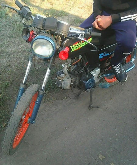 Житель Покровска, желая продать мопед, получил по лицу и лишился транспортного средства