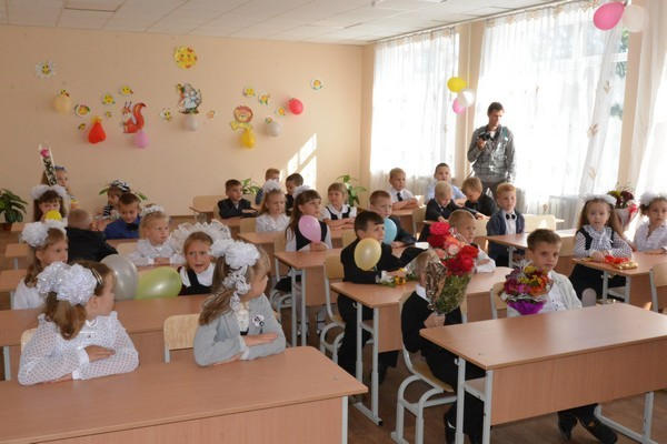 Украинская общеобразовательная школа №12 отметила 60-летний юбилей