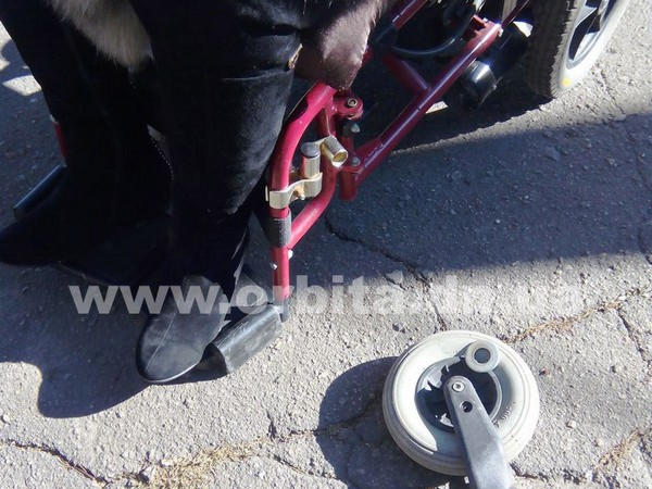 Ничего святого: у жительницы Покровска украли инвалидную коляску