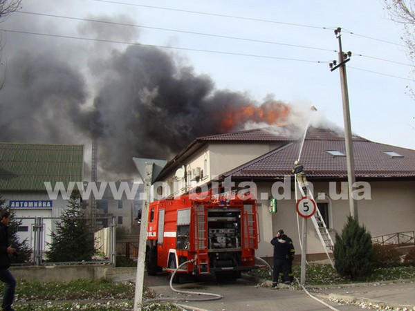 Масштабный пожар в Покровске: горит торговый комплекс «Лоза»