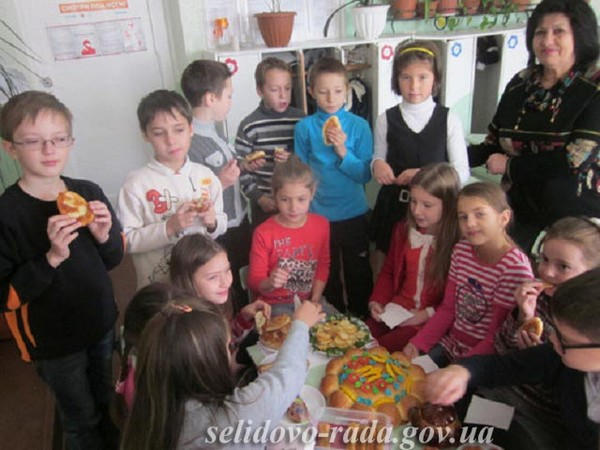 Селидовским школьникам организовали картофельный банкет