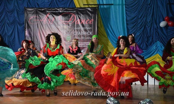 Селидовский танцевальный коллектив «Бонус» феерически выступил на соревнованиях «Art-Dance»