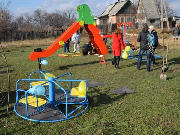 В Селидово благодаря поддержке народного депутата Сергея Сажко появилась современная игровая площадка