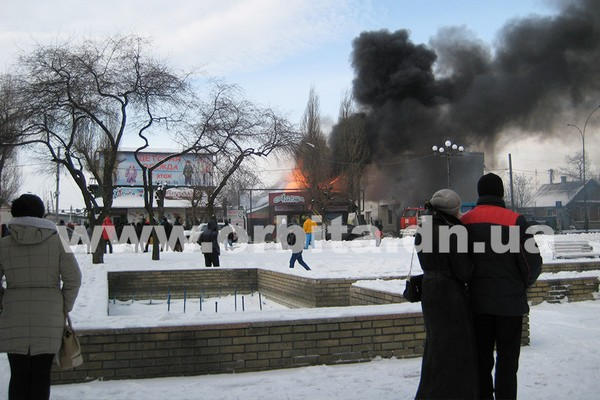 Масштабный пожар в центре Покровска гасили пожарные из трех городов