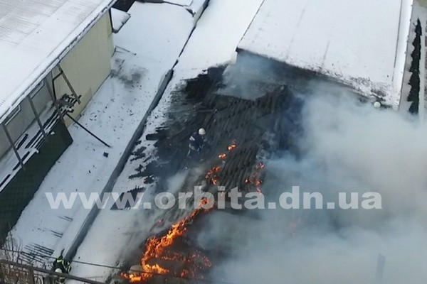 Масштабный пожар в центре Покровска гасили пожарные из трех городов