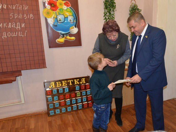 Народный депутат навестил воспитанников школы-интерната из Марьинки