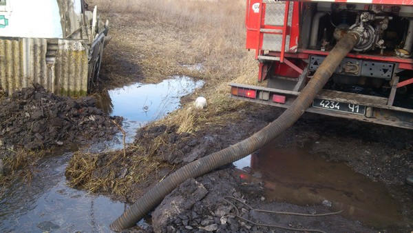 В Селидовском районе талые воды затопили частные дворы