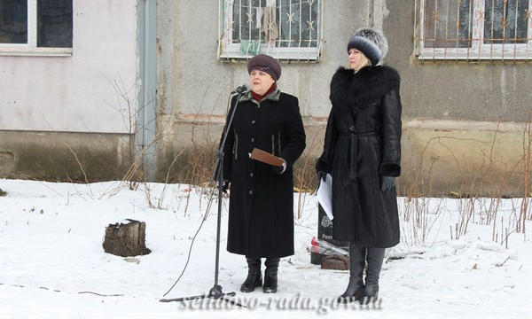 В Горняке почтили память жертв обстрела 13 февраля