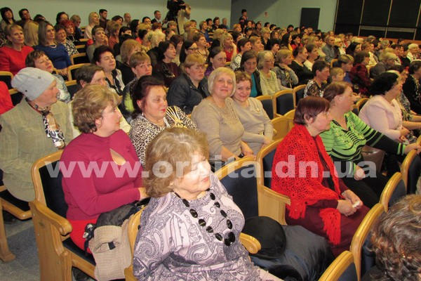 Женщин Покровска с 8 Марта поздравил Владимир Гришко