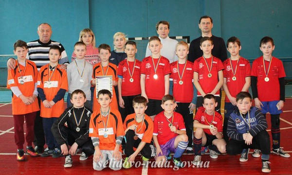 Школьники из Селидово и Горняка до последнего боролись за победу в «Школьной футзальной лиге Украины»