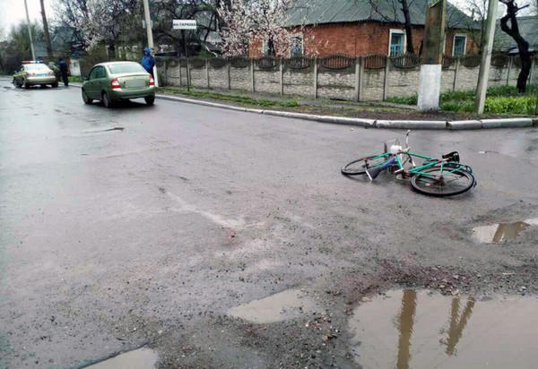 В Новогродовке неопытность девушки-водителя стала причиной травм пенсионера