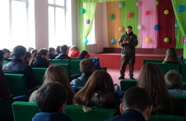 Полицейские попытались наставить школьников из Украинска на истинный путь