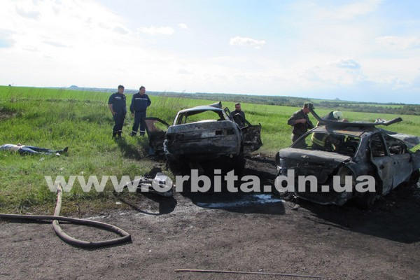 В результате ДТП возле Покровска загорелись автомобили и погибли люди