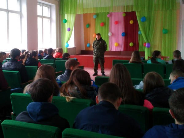 Полицейские попытались наставить школьников из Украинска на истинный путь