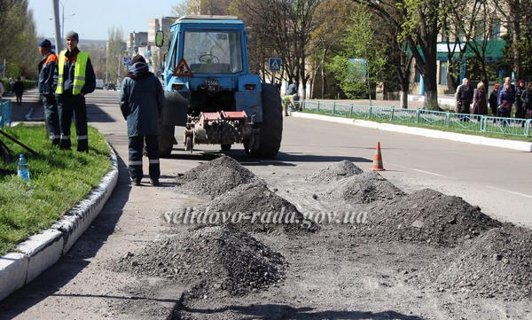Как ремонтируют дороги в Селидово