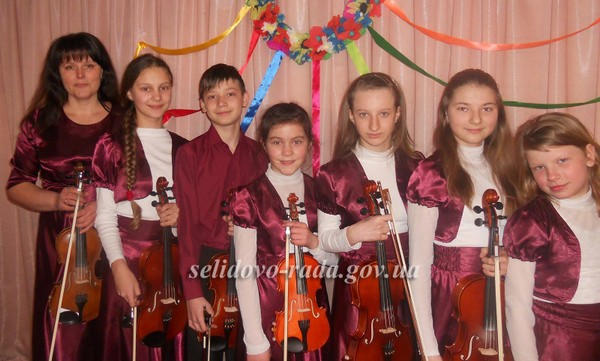 Воспитанники музыкальной школы Украинска подарили школьникам города концерт