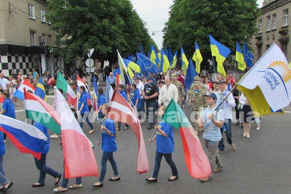 В Покровске прошел европейский марш