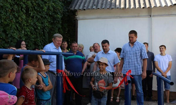 В Украинске торжественно открыли новую спортивную площадку