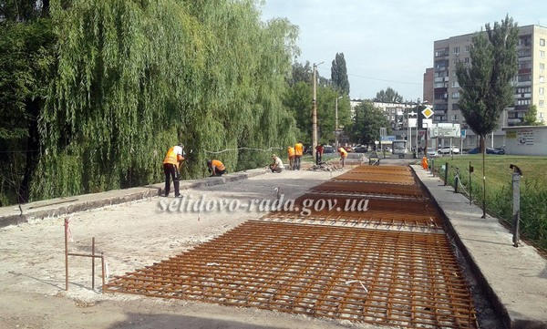 В Селидово продолжается капитальный ремонт моста