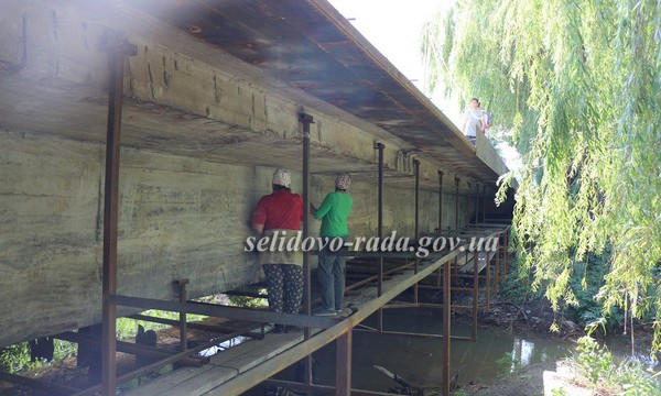 В Селидово продолжается капитальный ремонт моста и дороги