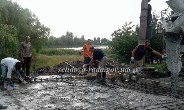 Как в Селидово продвигается капитальный ремонт моста