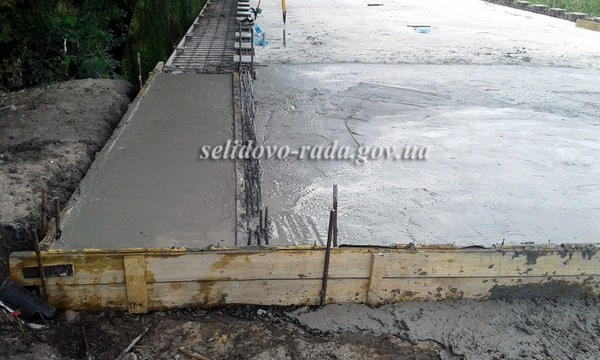 Как в Селидово продвигается капитальный ремонт моста