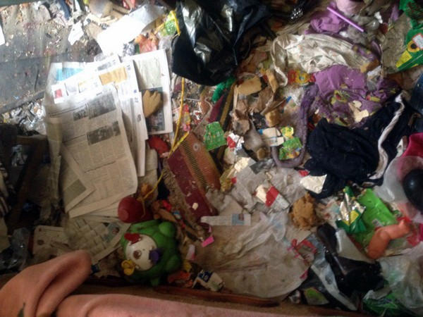 Жительница Покровска растит 5-летнюю дочь среди гор мусора