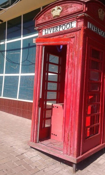 Как сегодня выглядит телефонная будка возле клуба «Ливерпуль» в Донецке