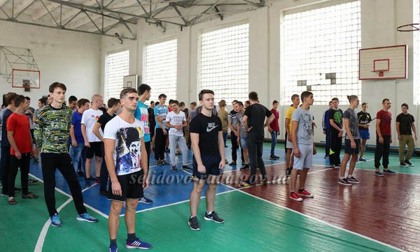 Студенты Селидовского горного техникума приняли участие во флешмобе 22 Pushup Challenge
