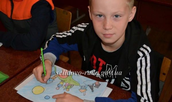 Украинских школьников учили делать добро