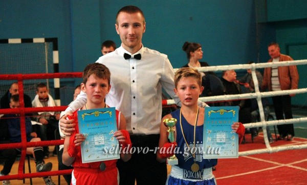 Селидовские боксеры выиграли домашний турнир по боксу