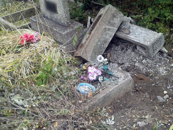 В Украинске задержаны кладбищенские вандалы