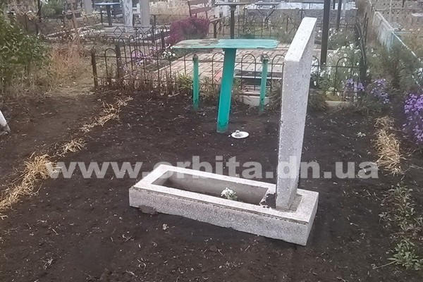 Ради куска металла в Родинском разрушили несколько могил