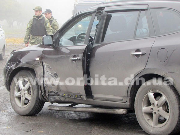 В Покровске не разминулись две иномарки, после чего один автомобиль вылетел в кювет